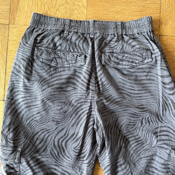 Pilcro Anthropologie Size 29 Zebra Print Cargo Pants Gray Utility Stretch Waist - Picture 7 of 13